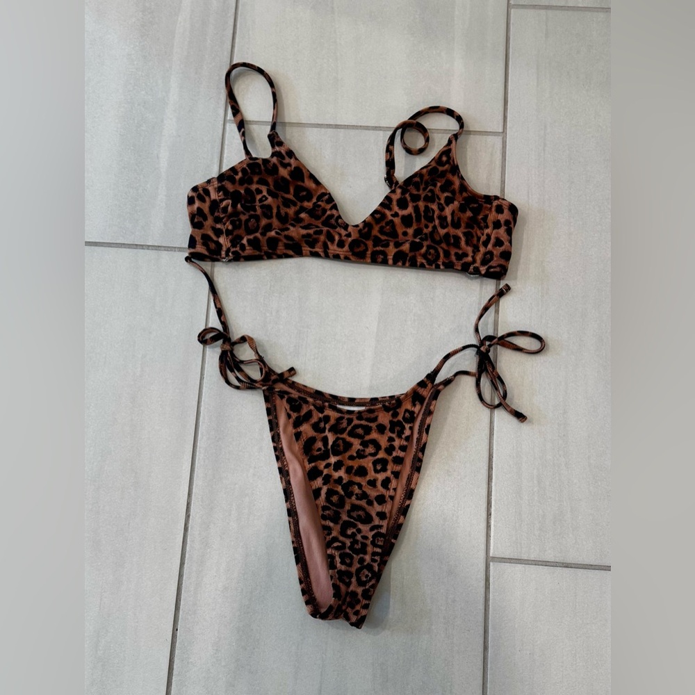 Wild Fable Bikini Set, Leopard Print, High Cut, size XXS & M